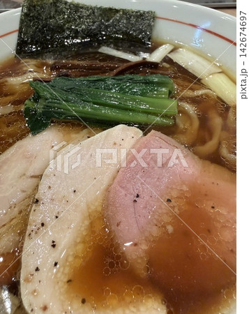 おいしい醤油ラーメン おいしい醤油ラーメン 142674697