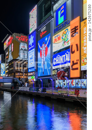 大阪の道頓堀の夜景 (大阪府大阪市中央区) 大阪の道頓堀の夜景 (大阪府大阪市中央区) 142675280