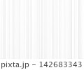 白地に細くて黒い縦線が不規則に並ぶ背景イラスト 白地に細くて黒い縦線が不規則に並ぶ背景イラスト 142683343