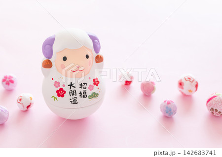 2027年未年のかわいい年賀状素材 干支の置物 2027年未年のかわいい年賀状素材 干支の置物 142683741