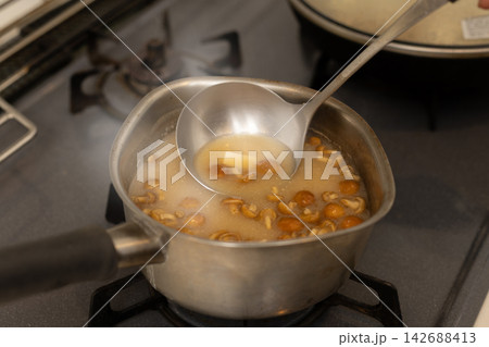 味噌汁の準備 味噌汁の準備 142688413