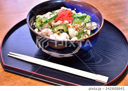 ゴーヤチャンプルー丼 142688641