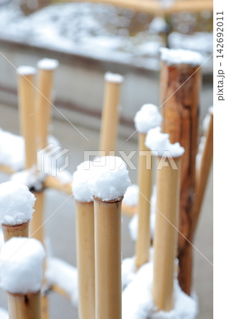 雪を纏った垣根 雪を纏った垣根 142692011