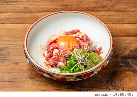 濃厚な味わいの河内鴨ユッケ 濃厚な味わいの河内鴨ユッケ 142695408