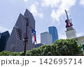 空にそびえるギター 142695714