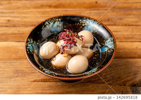 味のしみたうずら卵の醤油煮込み 味のしみたうずら卵の醤油煮込み 142695818