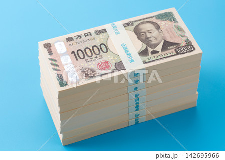 800万円分の札束 142695966