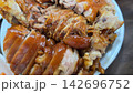 皿に盛り付けられたツヤのある本場韓国料理のチョッパル（豚足） 142696752