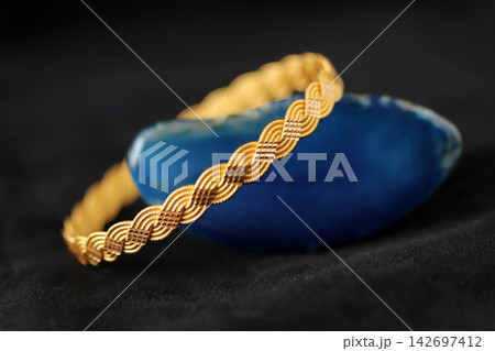 gold bracelet gold bracelet 142697412
