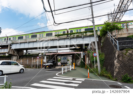 清水架道橋 京王線つつじヶ丘駅と柴崎駅の間の高架下 東京都調布市西つつじケ丘 清水架道橋 京王線つつじヶ丘駅と柴崎駅の間の高架下 東京都調布市西つつじケ丘 142697904