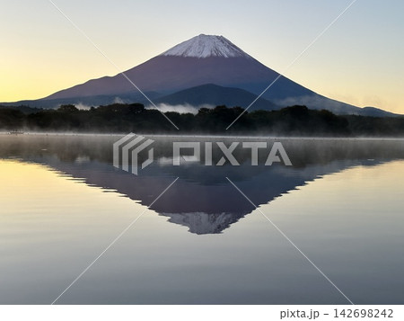朝焼け富士 朝焼け富士 142698242