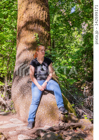 Travel Woman happy in a park spring near water 142699171