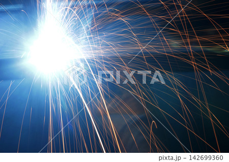 Welding 142699360