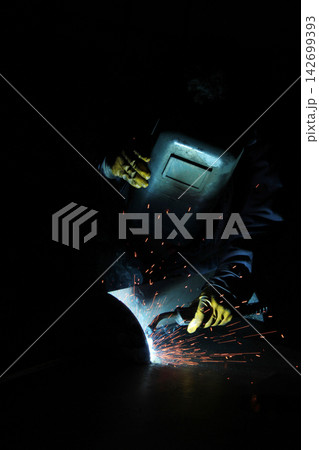 welding 142699393