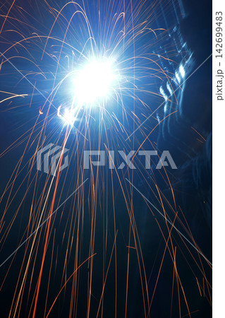 Welding 142699483