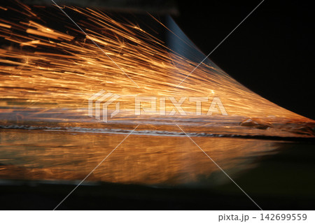 Welding 142699559