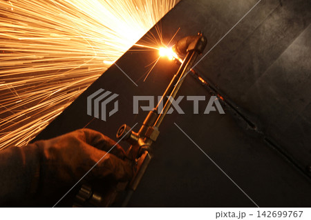 Welding Welding 142699767