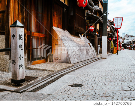 京都 祇園 静かな朝の花見小路 京都 祇園 静かな朝の花見小路 142700769
