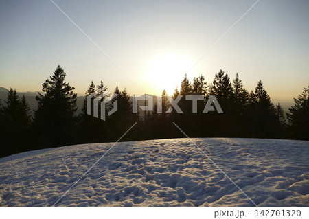 Sunset at Rechelberg mountain in wintertime, Bavaria, Germany 142701320