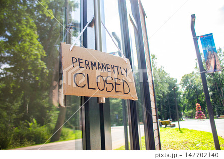 PERMANENTLY CLOSED notice on cafe entrance. Small business closes due to Financial struggles. High prices cause customer falling 142702140