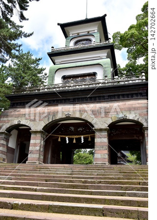 金沢市 尾山神社神門と表参道 金沢市 尾山神社神門と表参道 142702664