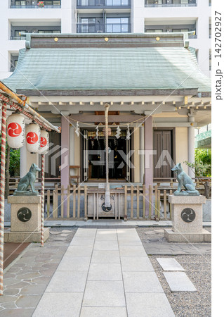 渋谷宮益坂 宮益御嶽神社 拝殿(奈良吉野郡金峯神社の分祭社)相模国大山の参拝者の無事を祈願する神社 渋谷宮益坂 宮益御嶽神社 拝殿(奈良吉野郡金峯神社の分祭社)相模国大山の参拝者の無事を祈願する神社 142702927