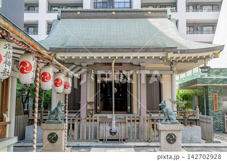 渋谷宮益坂　宮益御嶽神社　拝殿（奈良吉野郡金峯神社の分祭社）相模国大山の参拝者の無事を祈願する神社 142702928