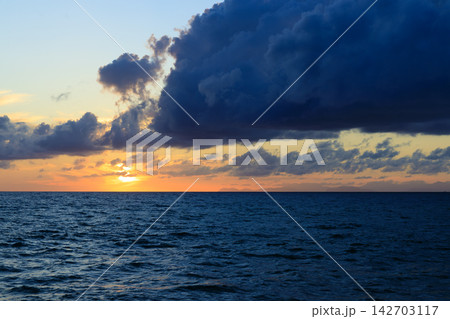 calm evening sea water and dusk lighting with cloudscape 142703117