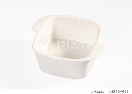 Empty off white ceramic baking dish with rounded corners and small handles on white background Empty off white ceramic baking dish with rounded corners and small handles on white background 142704481