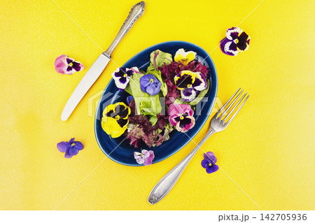 Fresh Green Leaf Salad with Colorful Edible Flowers in Ceramic Bowl Fresh Green Leaf Salad with Colorful Edible Flowers in Ceramic Bowl 142705936