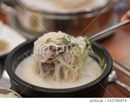 Traditional Korean Milky Beef Bone Soup Seolleongtang Traditional Korean Milky Beef Bone Soup Seolleongtang 142706874