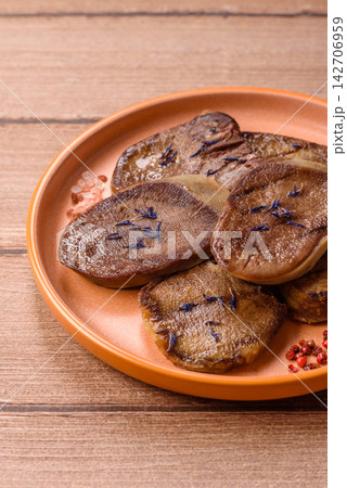 Slices of grilled pork or beef tongue seasoned with salt and allspice. Sliced beef tongue 142706959