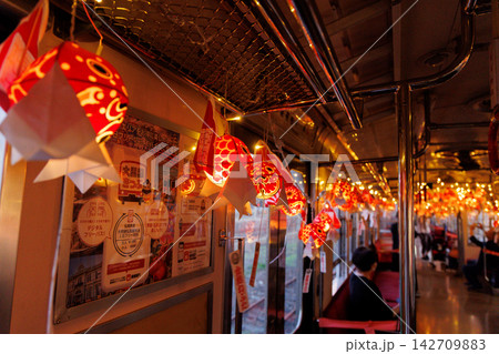 夏の風物詩 金魚ねぷたが彩る弘南鉄道の普通列車 夏の風物詩 金魚ねぷたが彩る弘南鉄道の普通列車 142709883