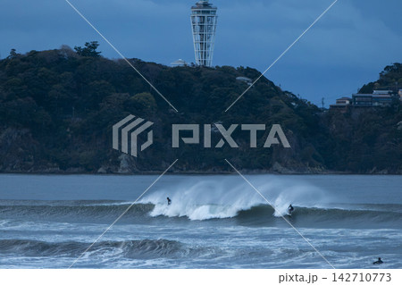 湘南鵠沼海岸 江の島とサーフィン 湘南鵠沼海岸 江の島とサーフィン 142710773