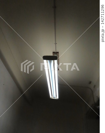 蛍光灯 142711296
