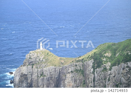 大瀬崎灯台と雄大な大海原 142714933