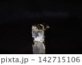 暗闇で光る鉱石 142715106