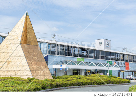 静岡県掛川市 快晴のJR掛川駅(北口) 静岡県掛川市 快晴のJR掛川駅(北口) 142715471