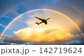 虹の架け橋を飛ぶ旅客機 142719624