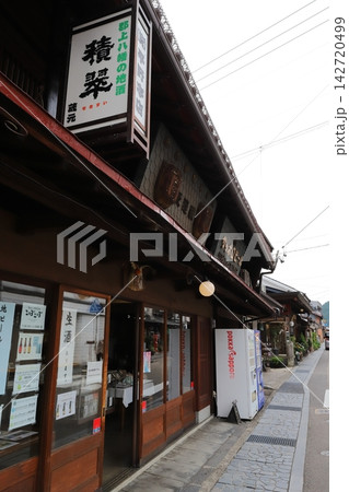 岐阜　郡上　郡上八幡の古い街並み 142720499