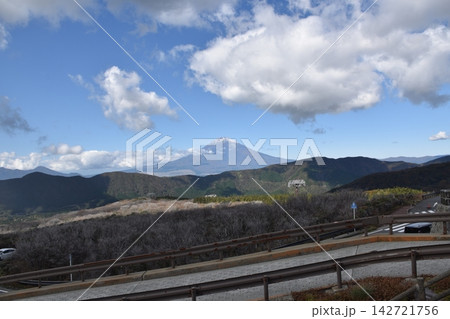 雲に隠れた山 雲に隠れた山 142721756