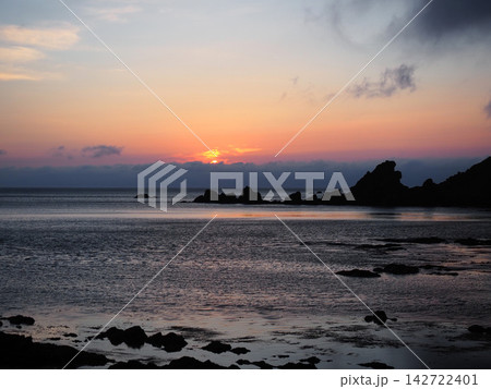 礼文島のメノウ浜の夕景 礼文島のメノウ浜の夕景 142722401