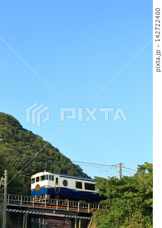 清々しい青空の下を走る 観光列車エトセトラ 清々しい青空の下を走る 観光列車エトセトラ 142722480
