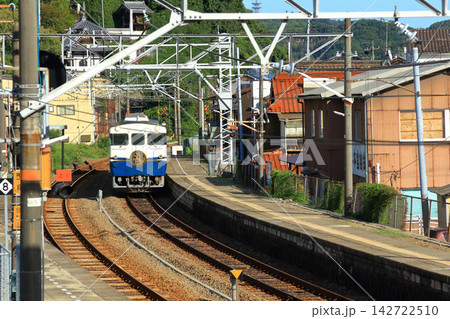 安芸津駅 (東広島市) に入線する観光列車 安芸津駅 (東広島市) に入線する観光列車 142722510