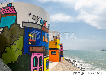 Colorful murals on seaside building at Huinnyeoul Village, Busan Colorful murals on seaside building at Huinnyeoul Village, Busan 142723208
