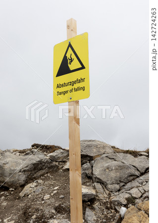 Warning sign: Danger of rockfall in the mountains 142724263