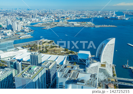 【神奈川県】横浜ランドマークタワーから見下ろす、みなとみらい　臨港パーク側 142725255