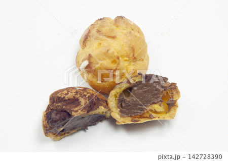 Sicilian sweet pastas 142728390