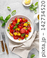 Salad with fresh sweet corn, cherry tomatoes, basil and olive oil 142734520