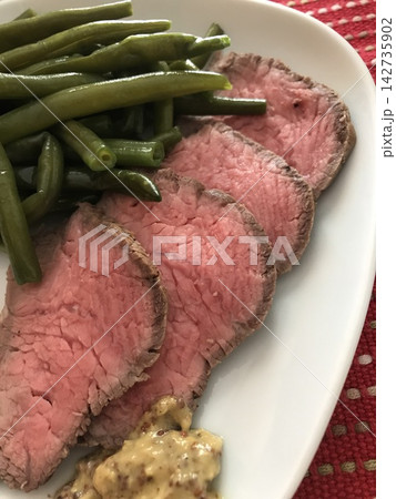 自家製ローストビーフのインゲンの一皿/Homemade Roast Beef Platter 自家製ローストビーフのインゲンの一皿/Homemade Roast Beef Platter 142735902